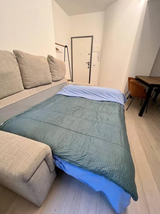 Modern Apartment - Walking Distance To Milan Central Station Экстерьер фото